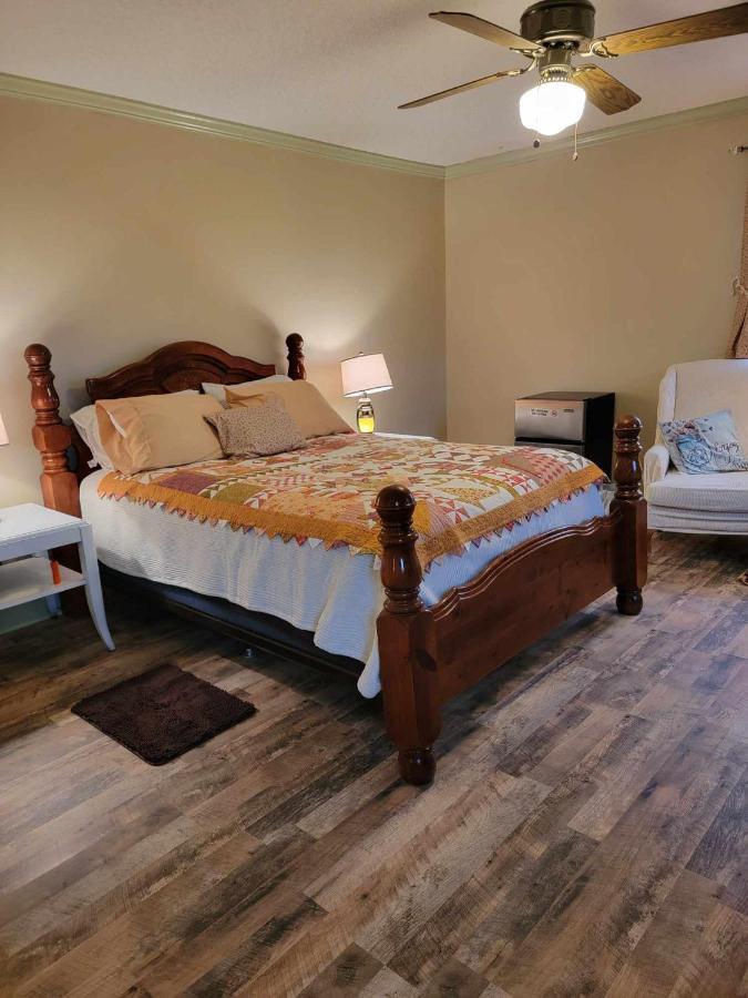 Moonlight Manor Bed & Breakfast Floyd Exterior photo